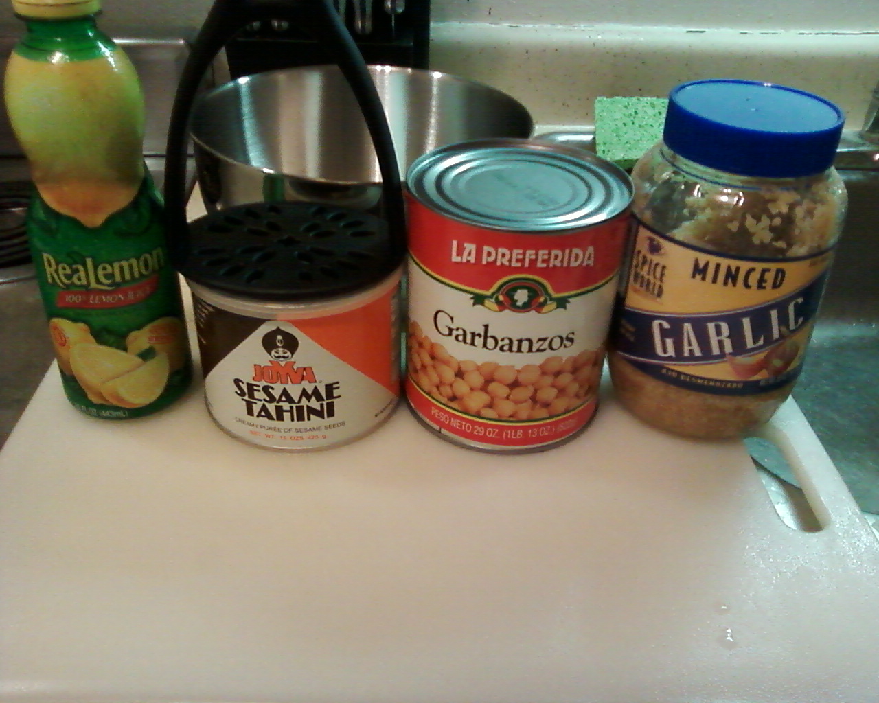 Eargon hummus 1.jpg