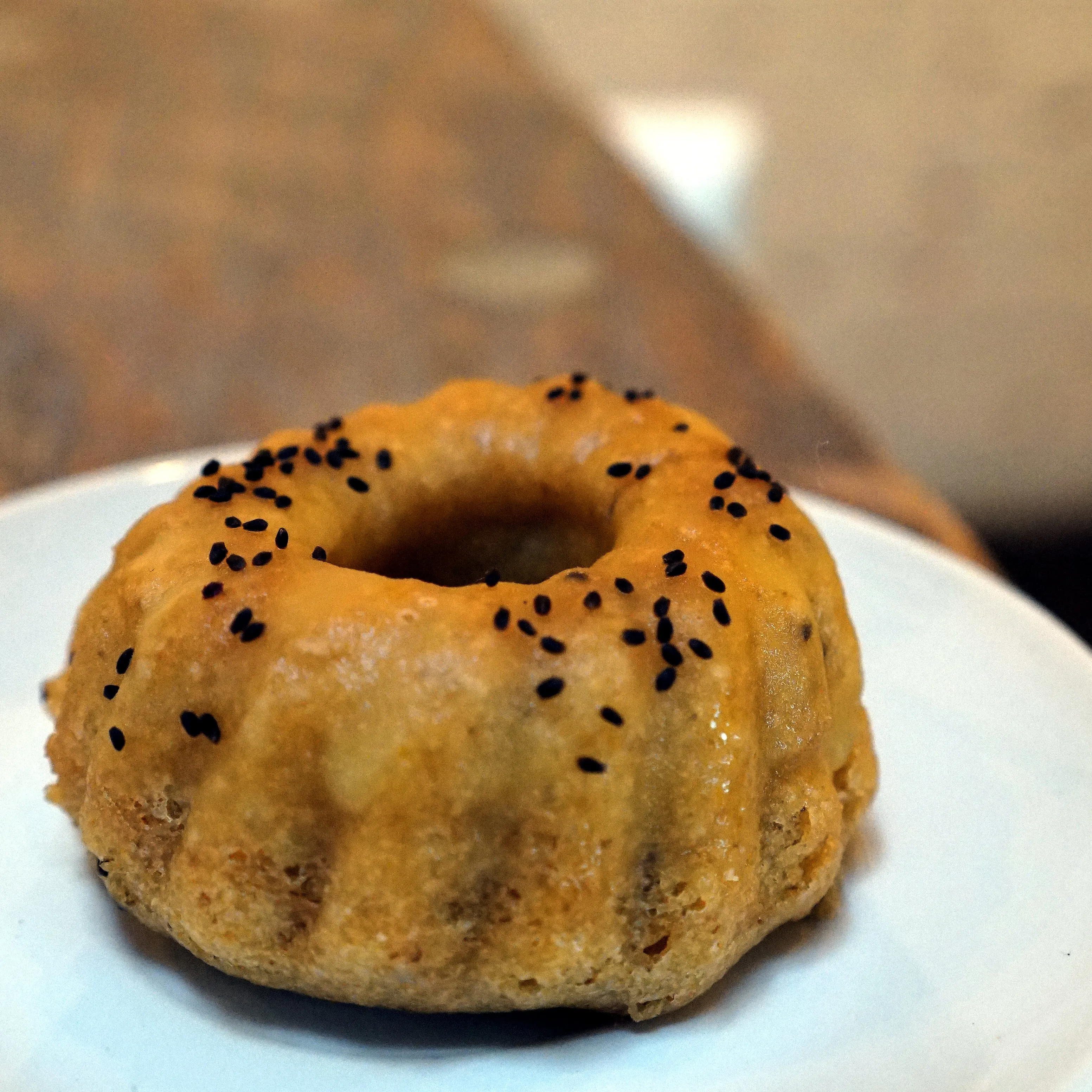 Zendo vegan banana donut (32436932504).jpg