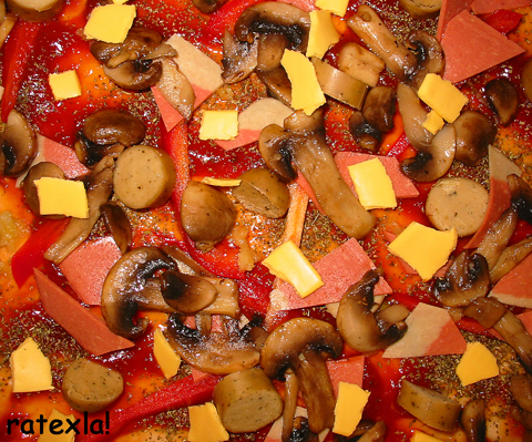 Vegan pizza (pre-oven) - vegan meltable cheese, vegan bacon, vegan sausages, tomato sauce, garlic, mushrooms, oregano (3084733361).jpg