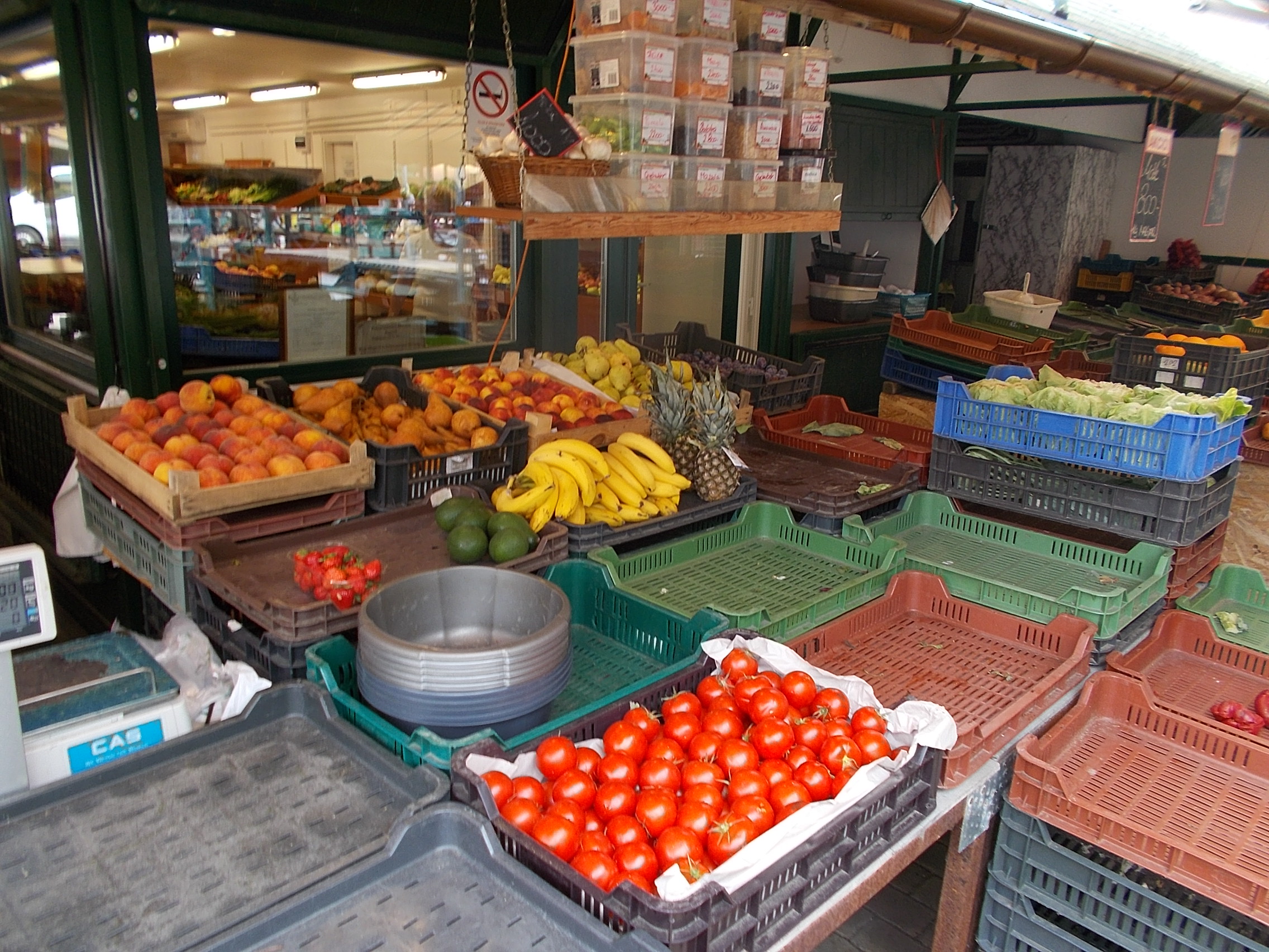 Fruit and vegetable stall. - Vác.JPG